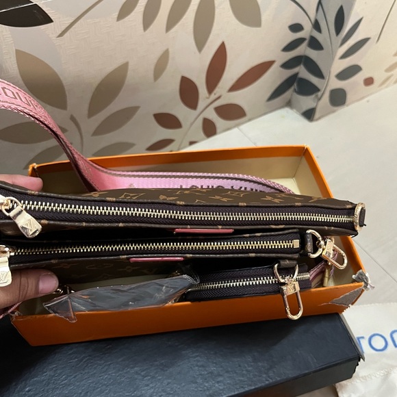 Lv multi pochete mm new unused - Picture 6 of 10